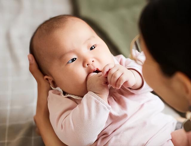 八个月宝宝早教，八个月宝宝早教内容有哪些（7-10个月宝宝语言发育特点）