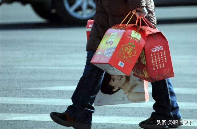 西单女孩上春晚，西单女孩哪年火的（85后农村人岳云鹏六次登上春晚）