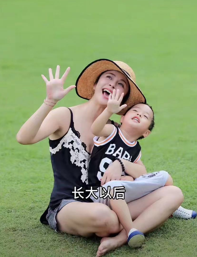 41岁杨若兮退圈后罕发声，模样大变认不出，嫁二婚演员当全职妈妈