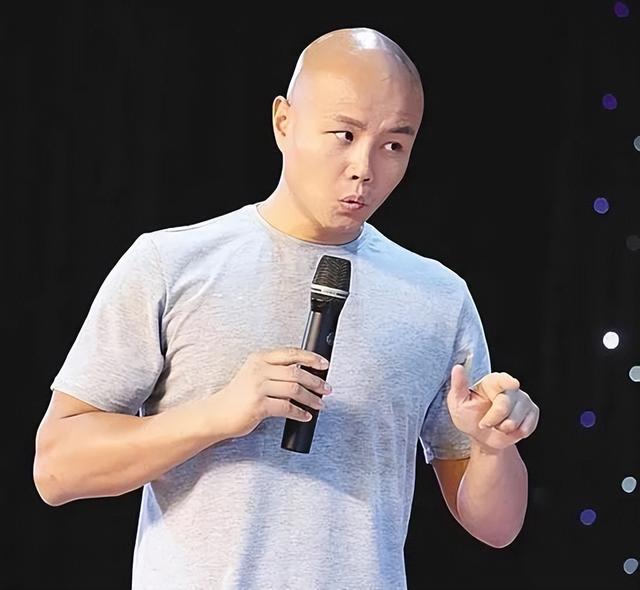 一瓶白酒，一颗“蛋蛋”，“人生导师”乐嘉的毁灭史