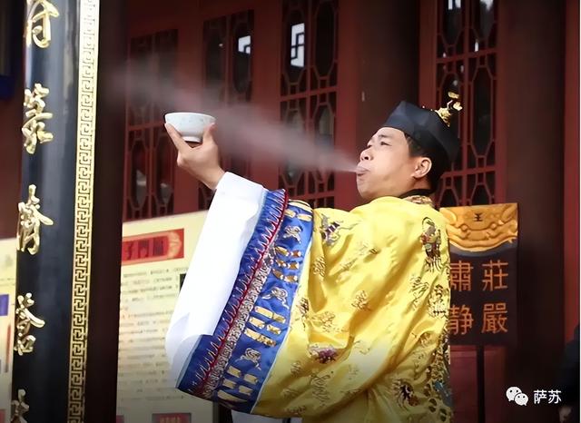 倒v标志是什么车，三个倒V标志是什么车标（Z字旗对俄罗斯为什么不吉利）