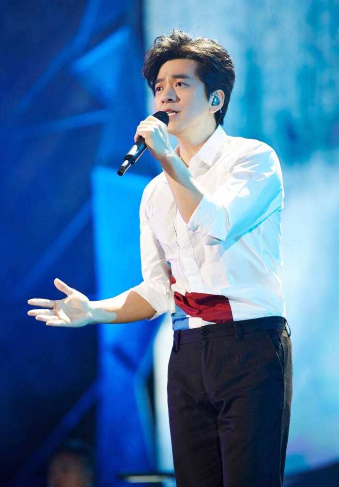 李健个人资料及简历(31岁丧父,用余生撑起母亲晚年)