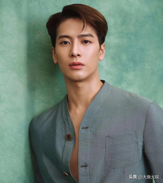 王嘉尔,王嘉尔blue歌词翻译(王嘉尔"男菩萨"人设逐渐稳固图片)