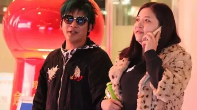 倍儿爽大张伟歌词，大张伟的倍儿爽歌（靠《倍儿爽》翻红）