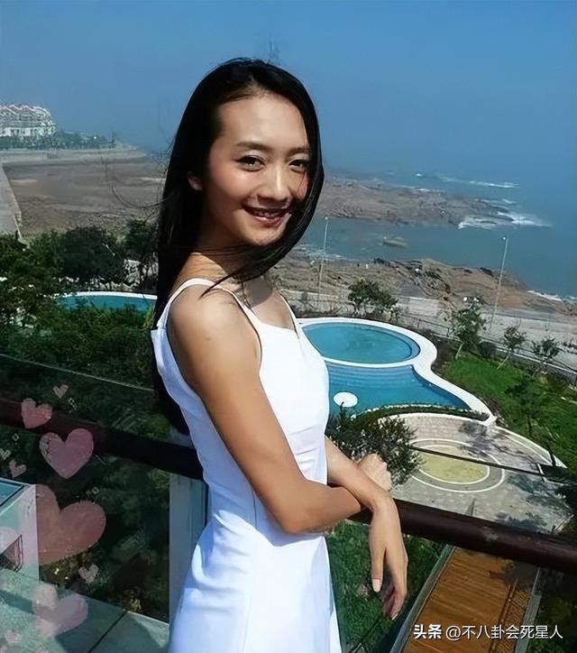 看不起人的图片，鄙视你图片（明星的早期照片）