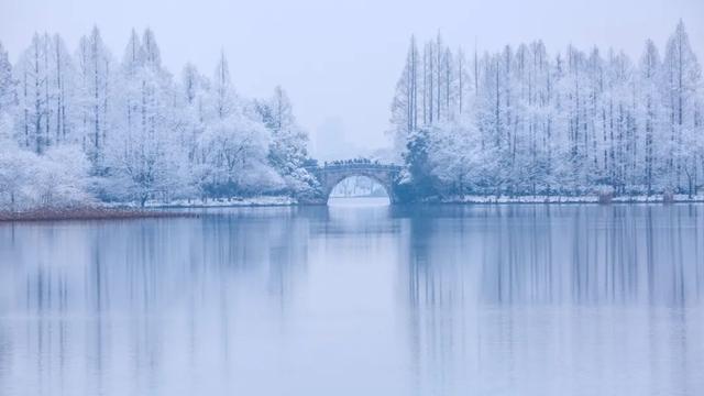 《十年生死》全诗是什么，《十年生死》全诗是什么时候写的（苏轼最“俗”的一首冬雪诗）