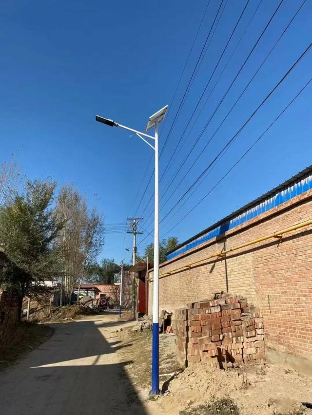 太阳能路灯单价，8米高农村太阳能路灯价格多少钱一个（太阳能路灯6米一套多少钱）