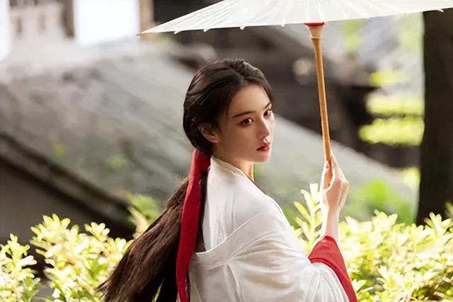 李晨张馨予生活照，张馨予写真 生活照（张馨予：游离吴卓羲和李晨后）