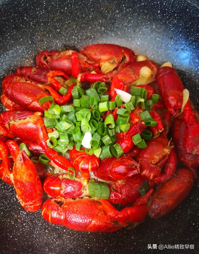 煮小龙虾的方法和教程，如何煮小龙虾好吃又简单（从挑到煮超详细分享）