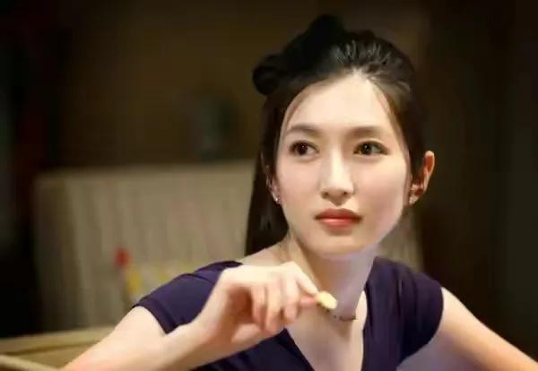 性感女人江疏影的奇葩情史：两个男人，一个玩消失，一个不再宠她