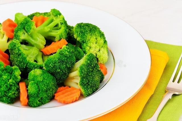每天吃西兰花坚持一年，护肝蔬菜第一名（常吃西兰花有什么好处）