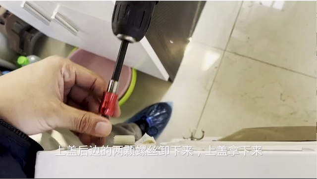 今天我们来看一款西门子滚筒洗衣机清洗的拆机过程,我们来看一下这款