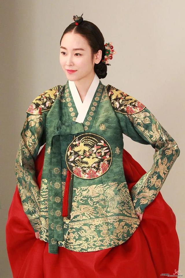 朝鲜族服饰特点,朝鲜族服饰特点饮食(2500 朝鲜族传统服饰素材参考)