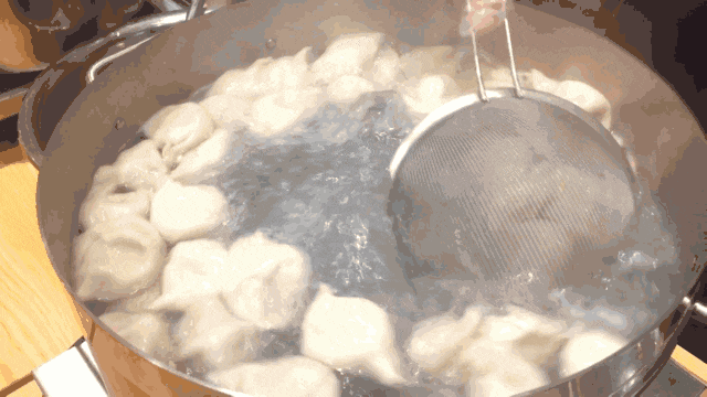 冬至吃饺子的来历，冬至吃饺子的由来（“为什么北方人过什么节都吃饺子）