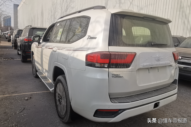 新车 | 丰田新兰德酷路泽到港实拍，115万起售，日本下定四年后提车