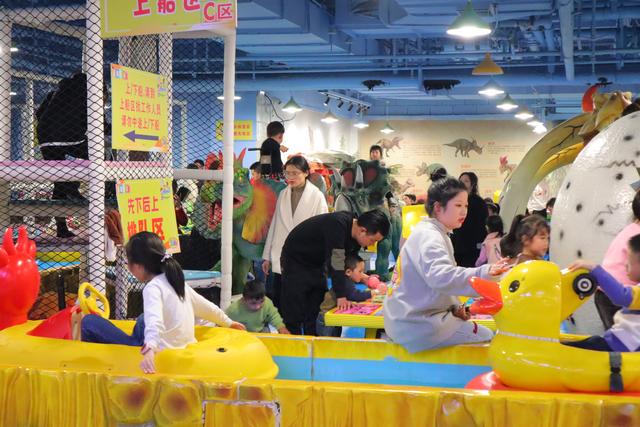 长沙万家丽免税店在哪里，网红长沙城，魅力万家丽