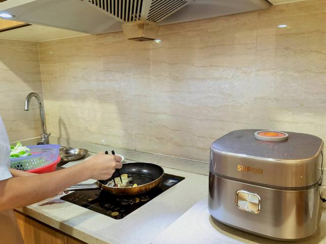 苏泊尔电饭煲做蛋糕，苏泊尔电饭煲做蛋糕步骤介绍（满足你做饭的所有想象）