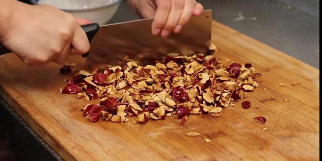 如何做枣糕，如何做枣糕好吃的视频（大家都可以试一试）