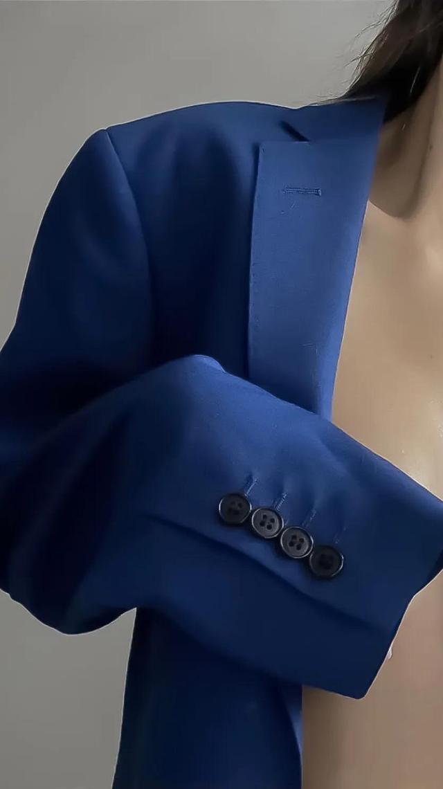 天蓝色背景图，林池染/天空意境背景图/天空是蔚蓝色，微信头像（蓝色温柔乡）