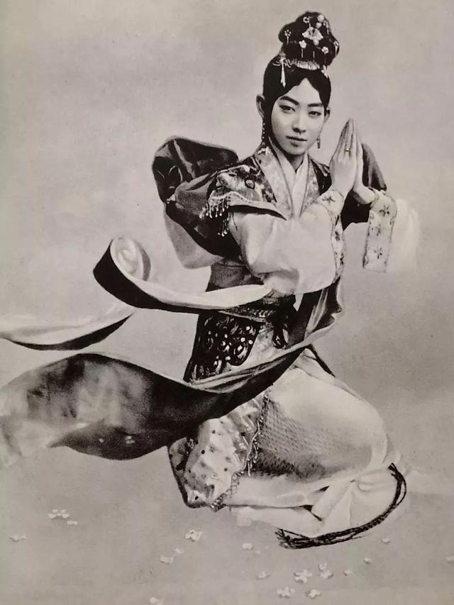 京剧大师梅兰芳，京剧名家梅兰芳简历（京剧大师梅兰芳）