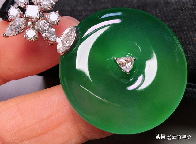 翡翠应该如何挑选好，建议先看完这篇文章