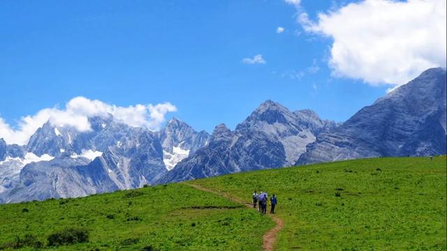 玉龙雪山，玉龙雪山高尔夫球场（足够治愈你10000次）