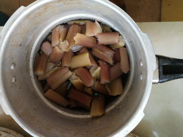 芋艿和芋头的区别，芋艿与芋头有什么区别（芋头和芋艿蕻）