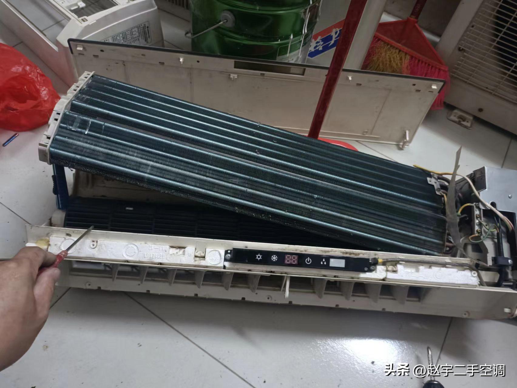 空调室内机漏水原因及解决办法（解决室内机漏水的技巧）
