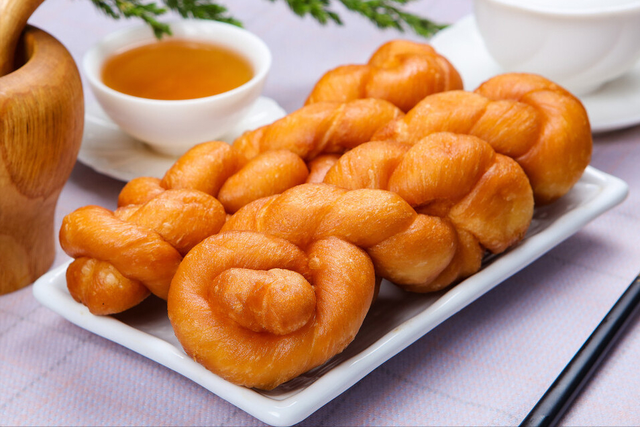 酸奶麻花制作方法，酸奶麻花制作方法窍门（自制酸奶大麻花）