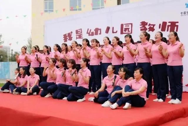幼师一个月多少钱，幼师一个月最多工资是多少（幼师每月工资还不到2000）