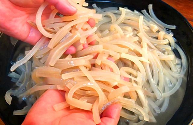 猪肉皮如何做好吃又软，红烧肉的猪皮怎样做才软（少吃水果多吃猪皮）