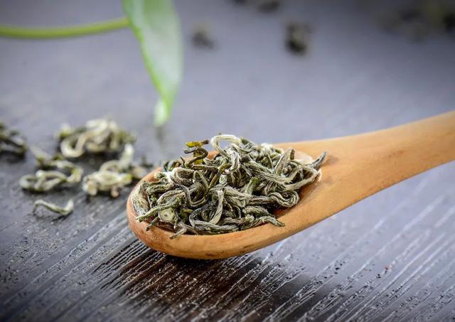 安化黑茶价格多少，安化黑茶价格报价表（10块、100块、1000块和10000块钱的茶）