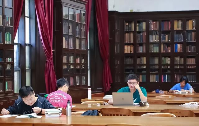 寒门学子和“官二代”的差距，就算同上清华也无法消弭，无奈躺平