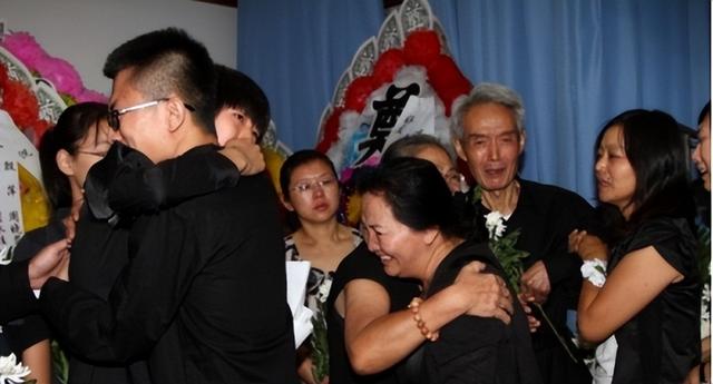著名演员李婷，去世10年后，前夫带女儿再婚，弟弟的做法让人心寒