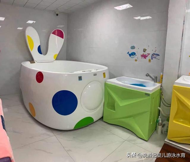 如何开家婴幼儿店，想开个母婴店初学者怎么入手（开婴儿游泳馆母婴店月子中心保健院设备清单）