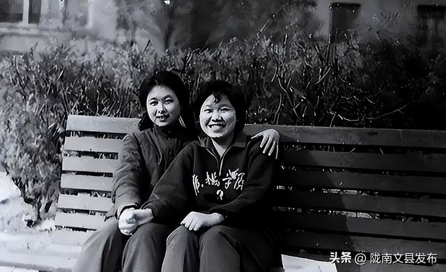 cctv主持人，最美cctv主持人（央视再也见不到的4位主持人）