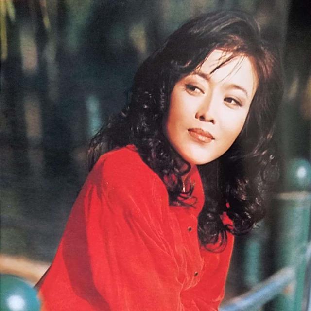 孙红雷与丁嘉丽分手20年：他娶海归美女做爸爸，她愧对女儿仍单身