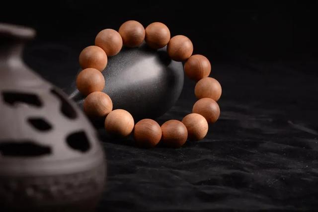 白奇楠沉香手串的功效,奇楠沉香手串有什么好处(最有效的奇楠手串保养方法) 白奇楠沉香手串的功效,奇楠沉香手串有什么好处(最有效的奇楠手串保养方法)