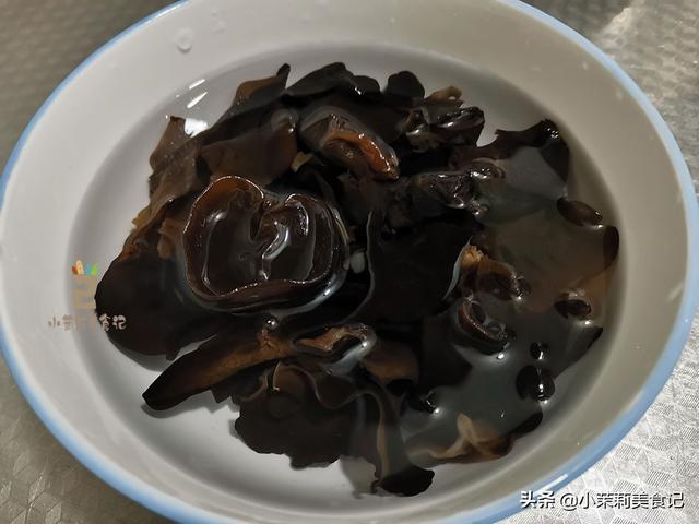 最养肝护肝的10种食物 这些食物不但护肝还很有营养，最养肝护肝的10种食物（俗话说“春养肝”）