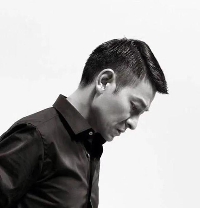 生活不易的图片，意境唯美明星头像  生活不易，还请继续，加油！微信（明星们都在用的手绘头像）