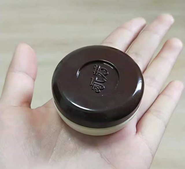 天天擦素颜霜对皮肤好吗，每天擦素颜霜好吗（我国有一老牌素颜霜）