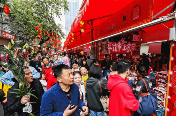广东舞狮过年，都是“硬核”年俗