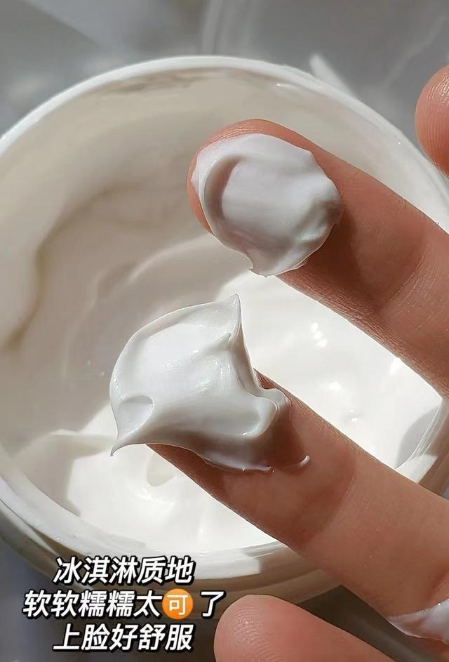 面膜的主要作用是什么，面膜是有什么作用（梳妆台常备“3样护肤品”）