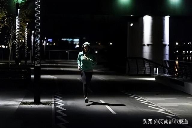 夜间跑步好吗，夜间跑步对身体好吗（可能会有猝死风险）