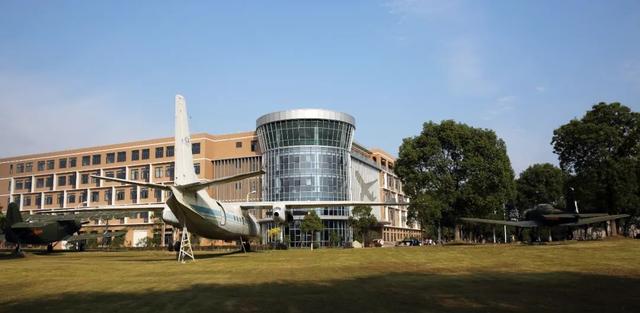 上海工程技术大学是一本还是二本，上海工程技术大学几本大学（上不了“211工程”大学）