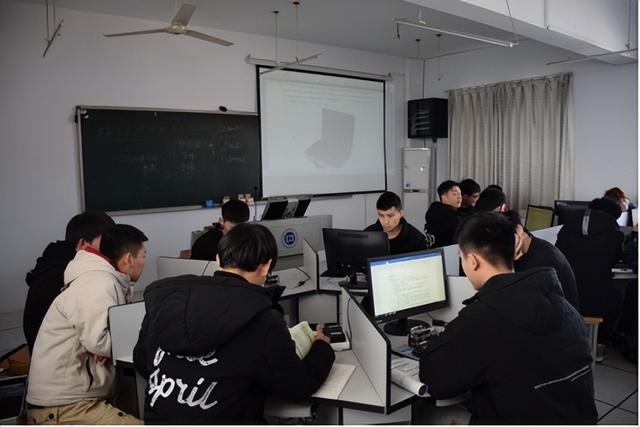 武汉光谷职业技术学院，武汉高职专科学校一览表（武汉光谷职业学院互联网+学院）