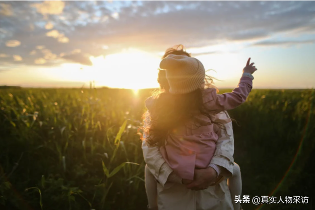 没有妈妈的孩子有多可怜，从小没妈的孩子是什么心理（27年前挺着大肚子离家出走）