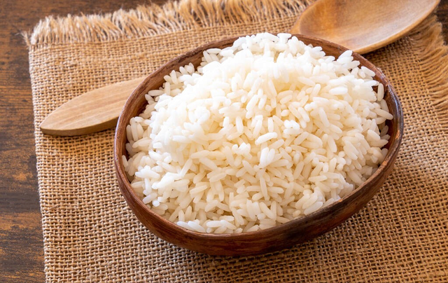 猫能天天吃水煮鸡胸肉吗，猫可以天天吃水煮鸡胸肉吗（猫咪还可以吃这6种食物）