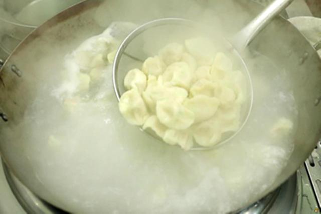 包饺子的面怎么和最好，饺子面怎么和好吃（保证肉馅油润多汁、鲜嫩可口）