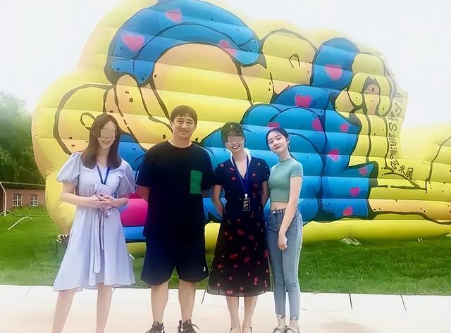 明星父女颜值对比黄多多，邱淑贞女儿大长腿